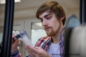 Binder Jet 3D-printen uitgelegd: proces, voordelen en beperkingen