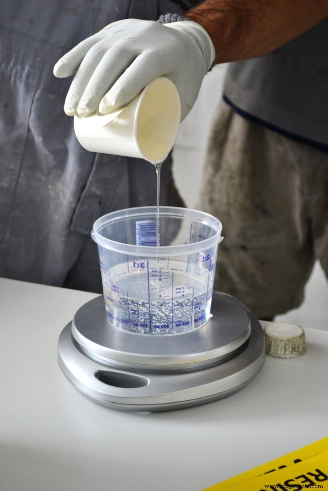 Thermohardende harsen vs. Thermoplasten: Belangrijkste verschillen en toepassingen begrijpen