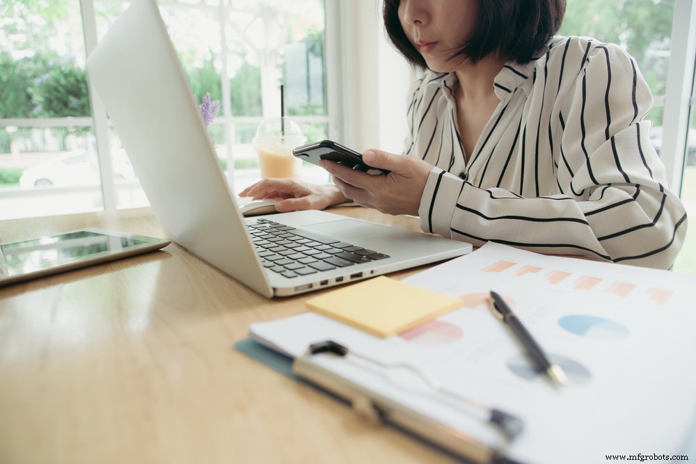 Industriële Advertentie Uitgelegd: Strategieën, Voorbeelden & ROI