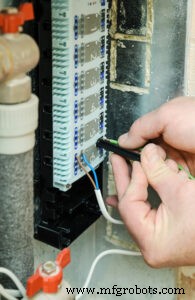 Hoe Servo-aandrijvingen Precisie in Productie-automatisering Mogelijk Maken