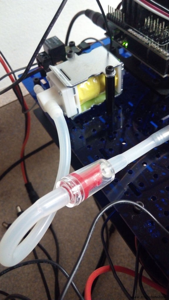 Arduino-gestuurde 6-Shooter Drank Mixstation – Bouw je eigen Cocktail Automaat