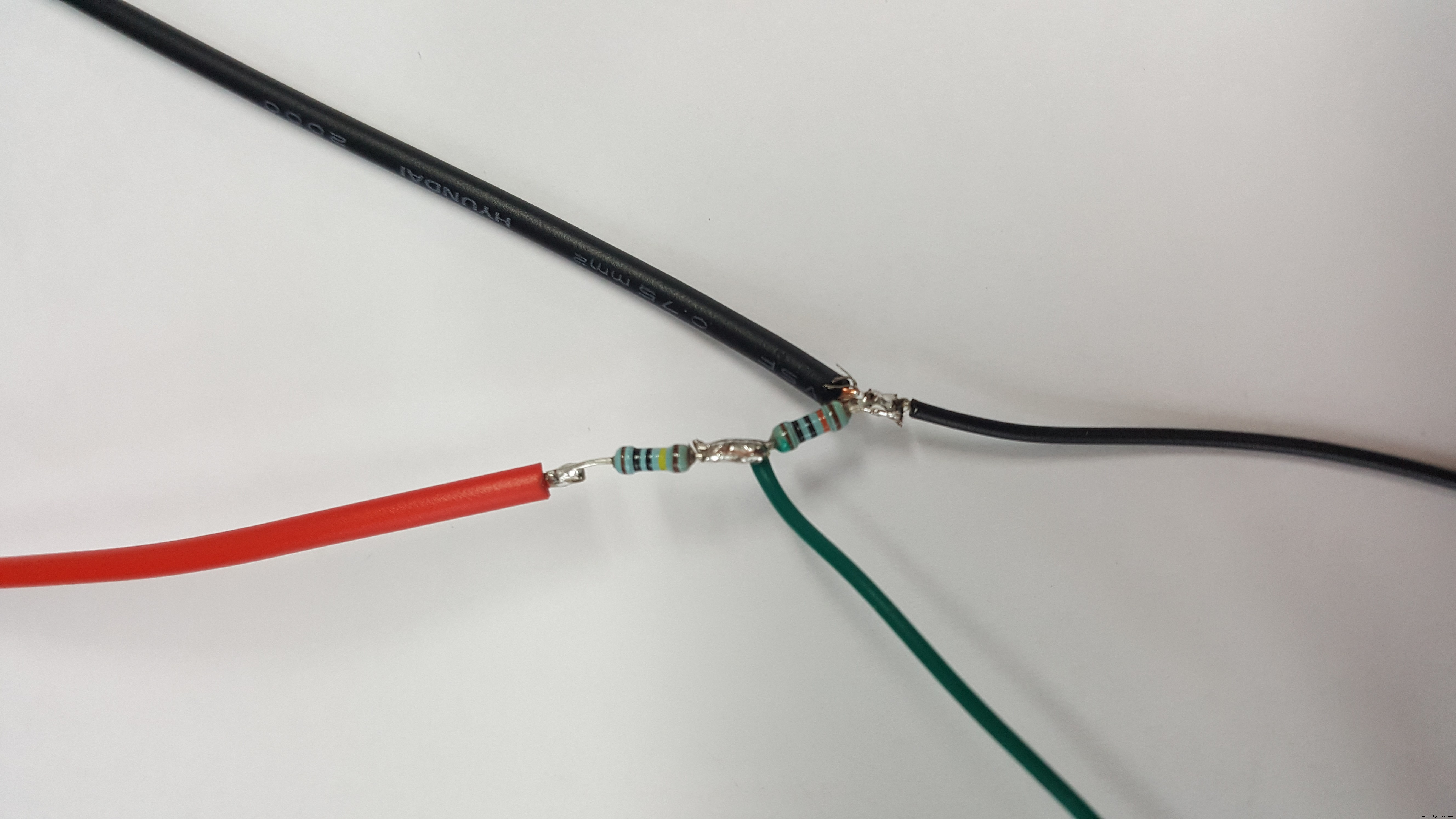 Een slimme voltmeter bouwen met Arduino en smartphone – Eenvoudig DIY-project