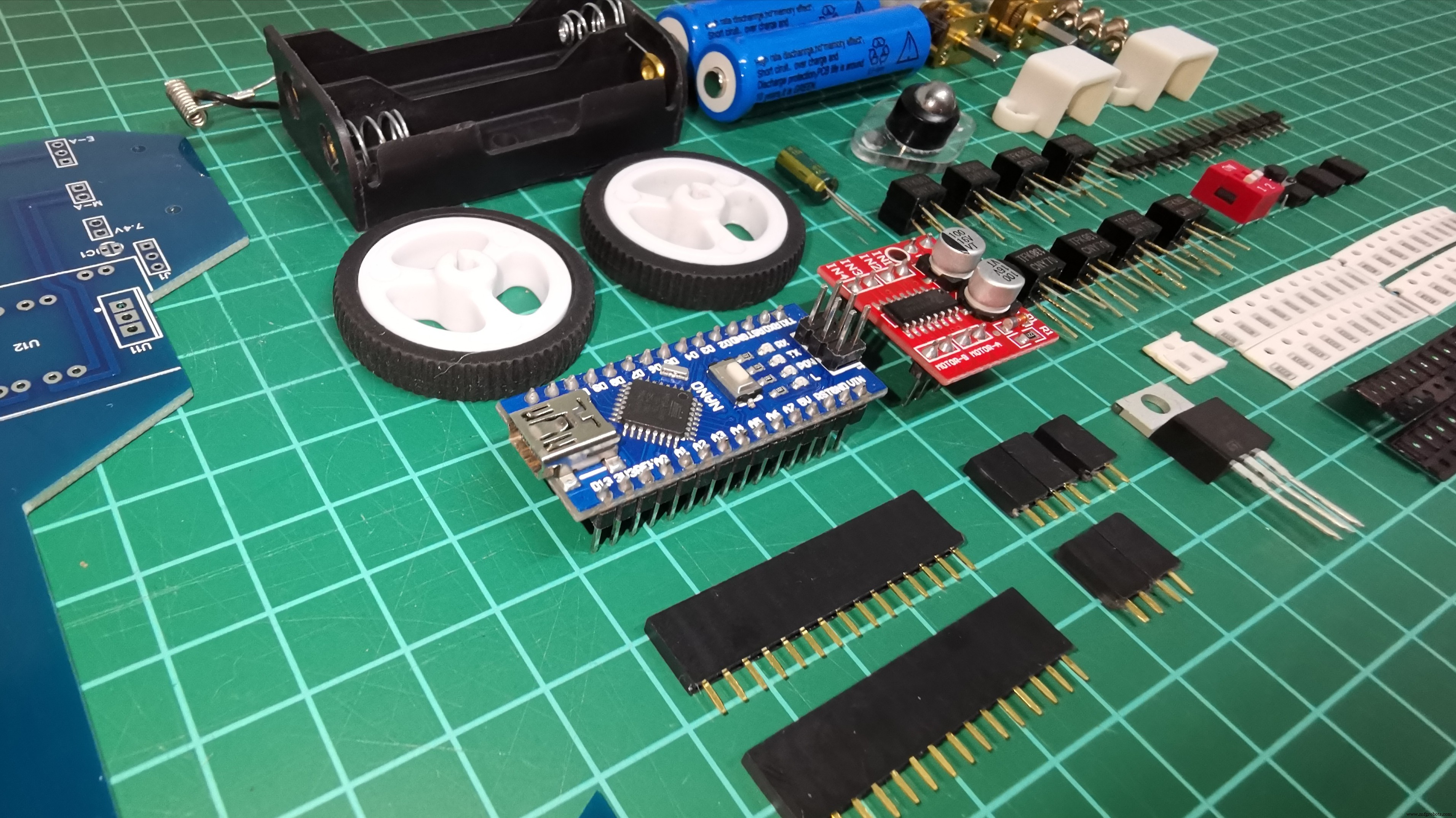 V4 Snelheids Lijnvolgende Robot – Geavanceerd Arduino Nano Systeem
