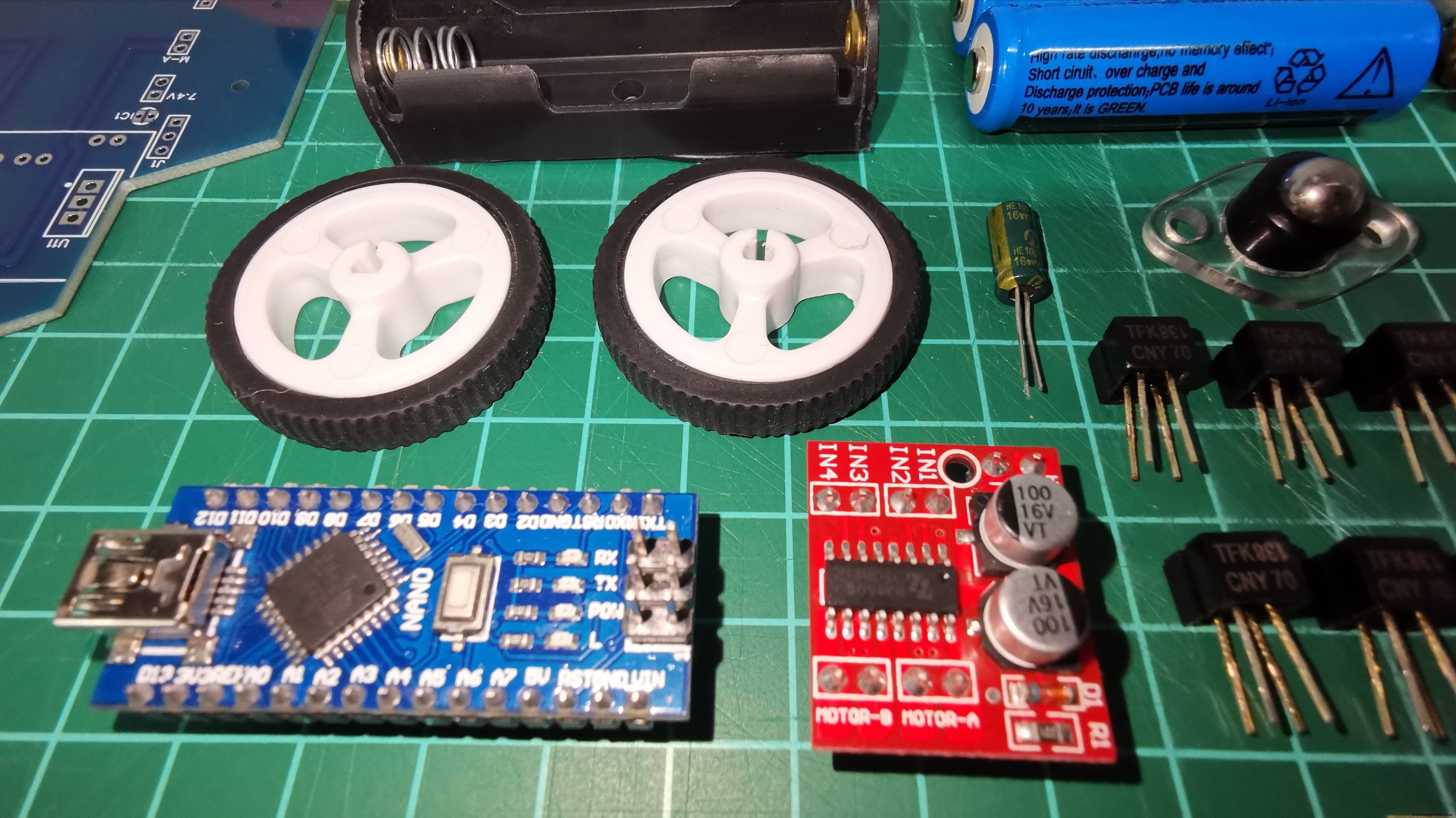 V4 Snelheids Lijnvolgende Robot – Geavanceerd Arduino Nano Systeem