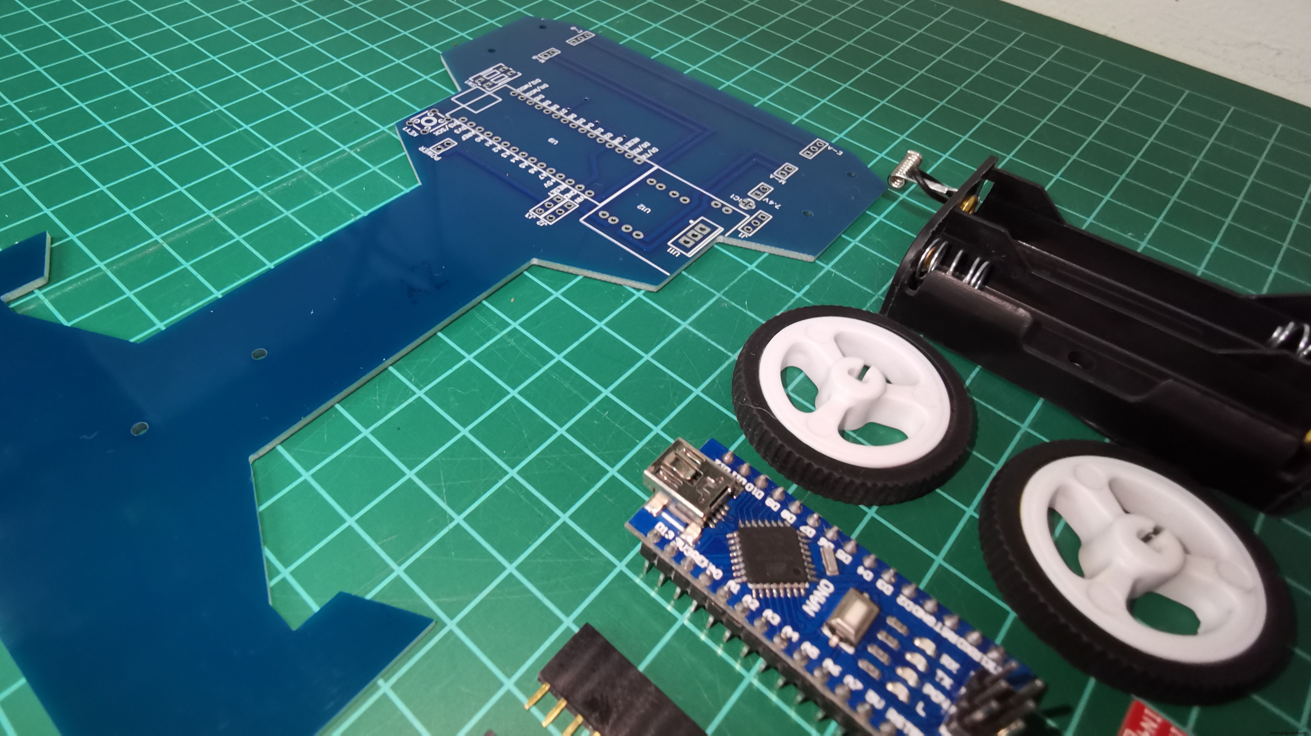 V4 Snelheids Lijnvolgende Robot – Geavanceerd Arduino Nano Systeem