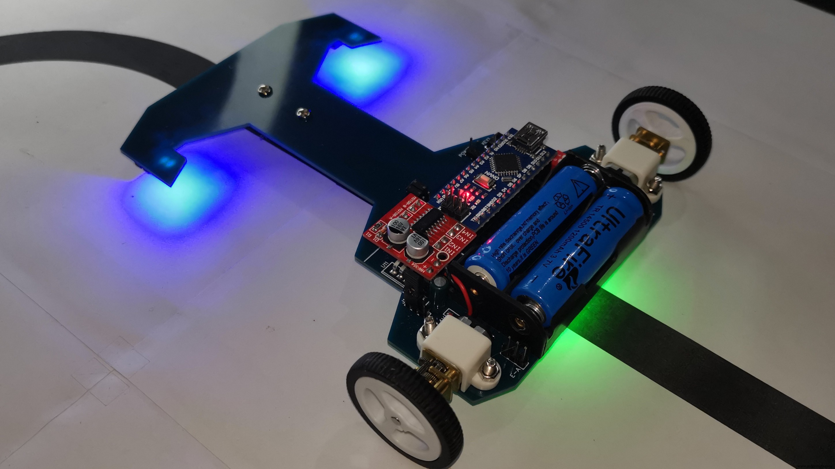 V4 Snelheids Lijnvolgende Robot – Geavanceerd Arduino Nano Systeem