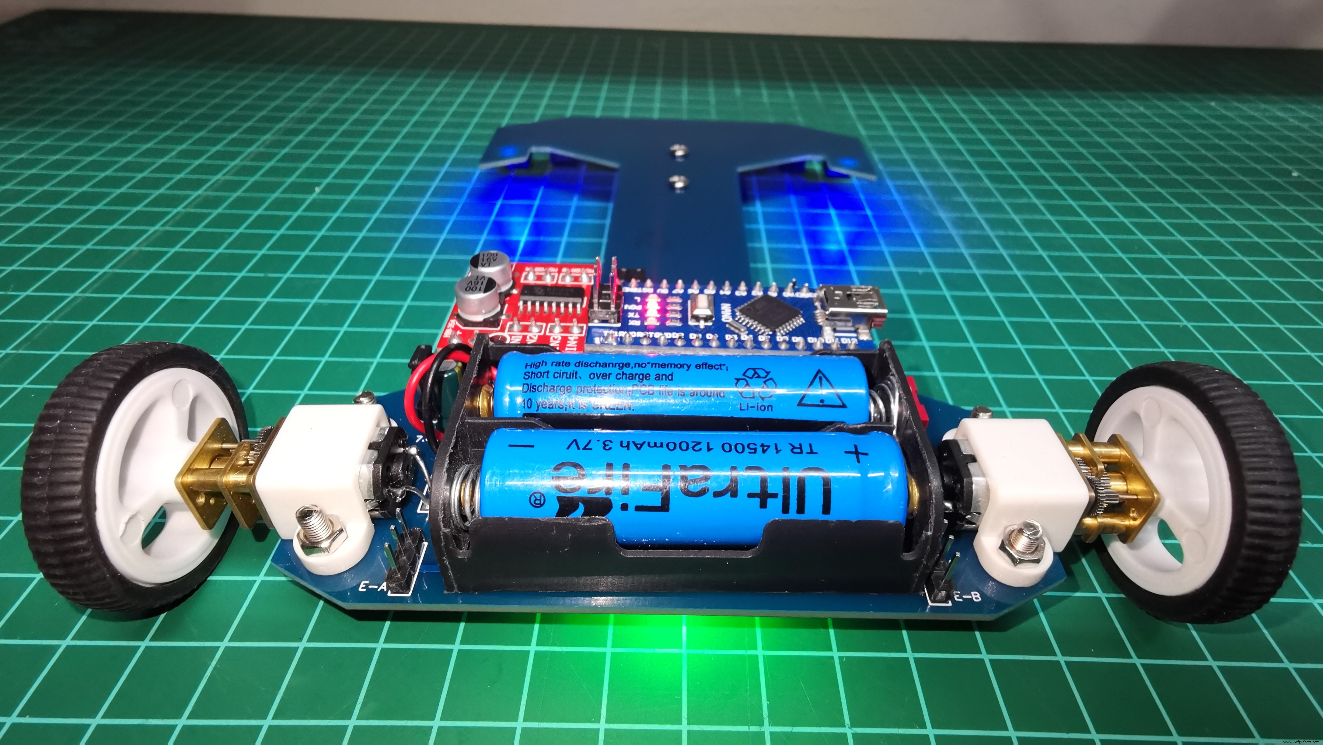 V4 Snelheids Lijnvolgende Robot – Geavanceerd Arduino Nano Systeem