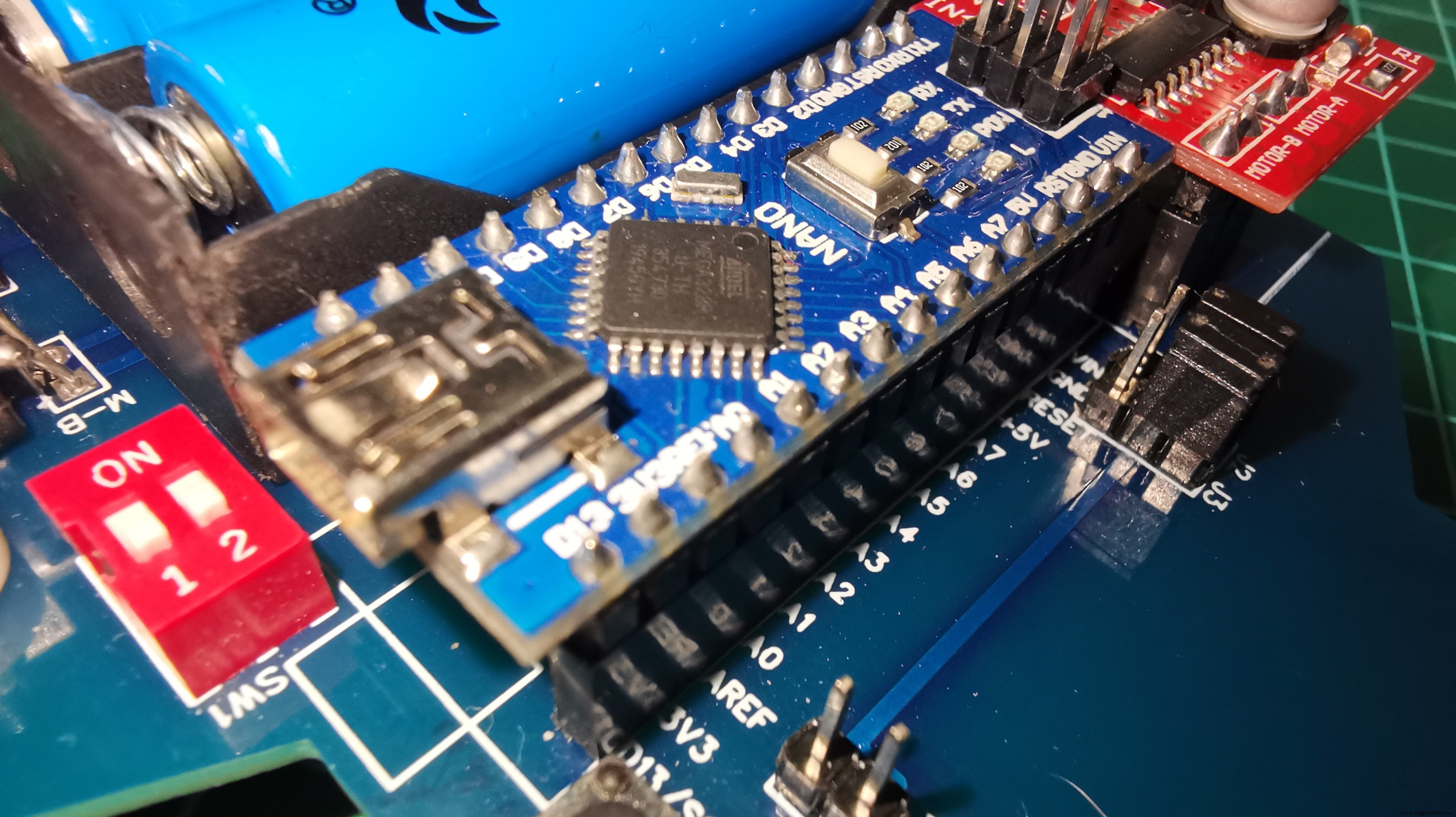 V4 Snelheids Lijnvolgende Robot – Geavanceerd Arduino Nano Systeem