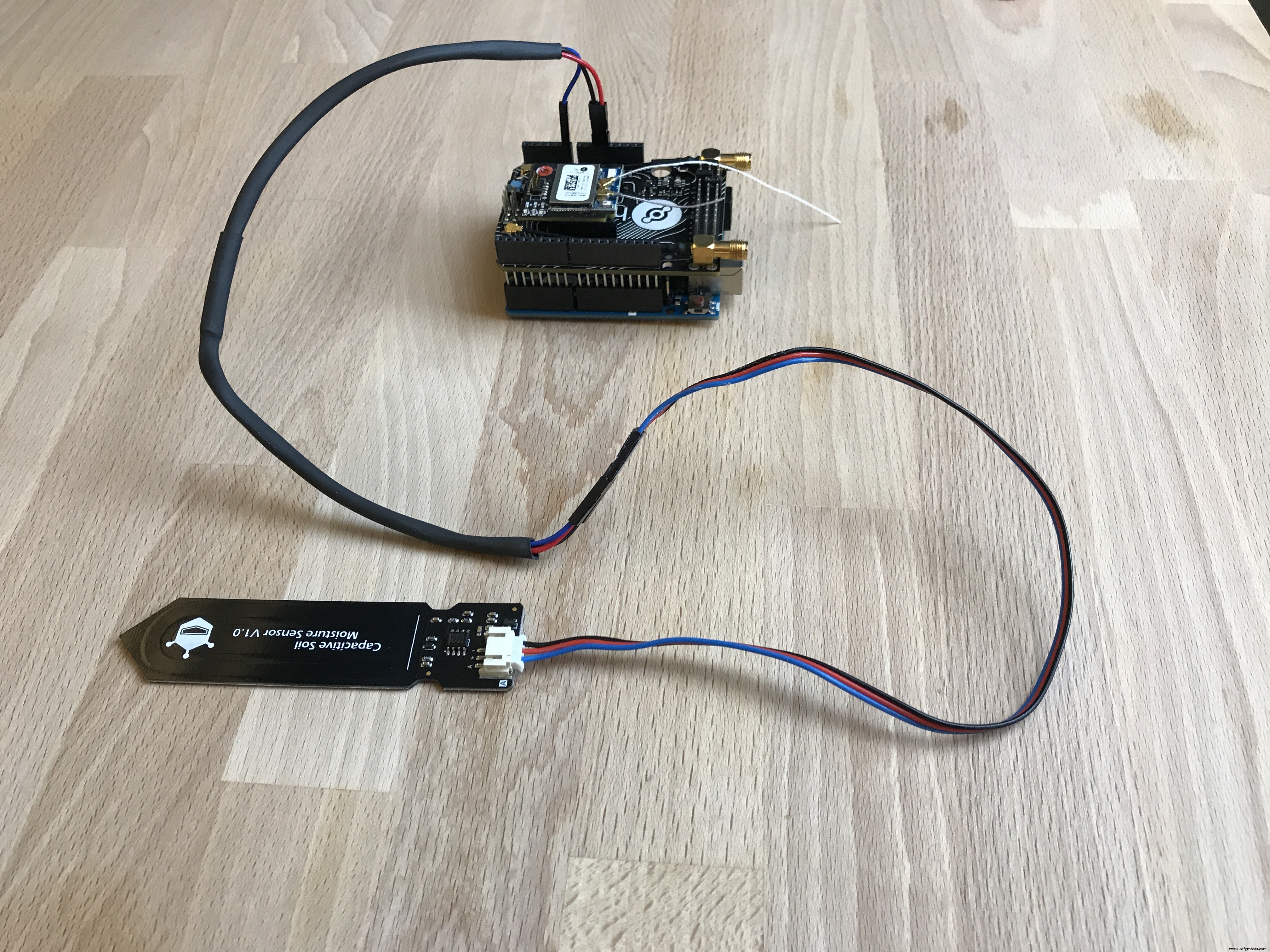 Draadloze bodemvochtigheidssensorsysteem met Helium & DFRobot – Real-time plantenzorg