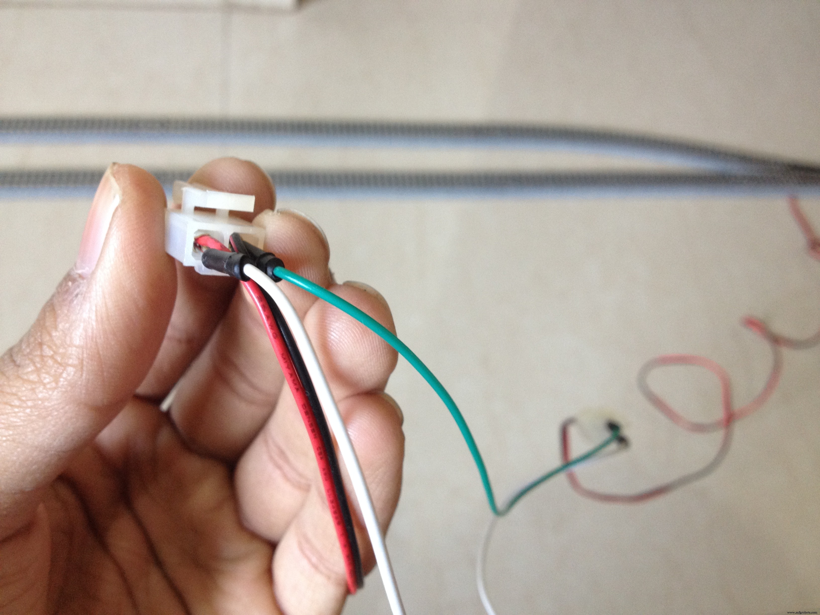 Slim Geautomatiseerd Modelspoorlayout met Inhaalspoor – Arduino Gestuurd