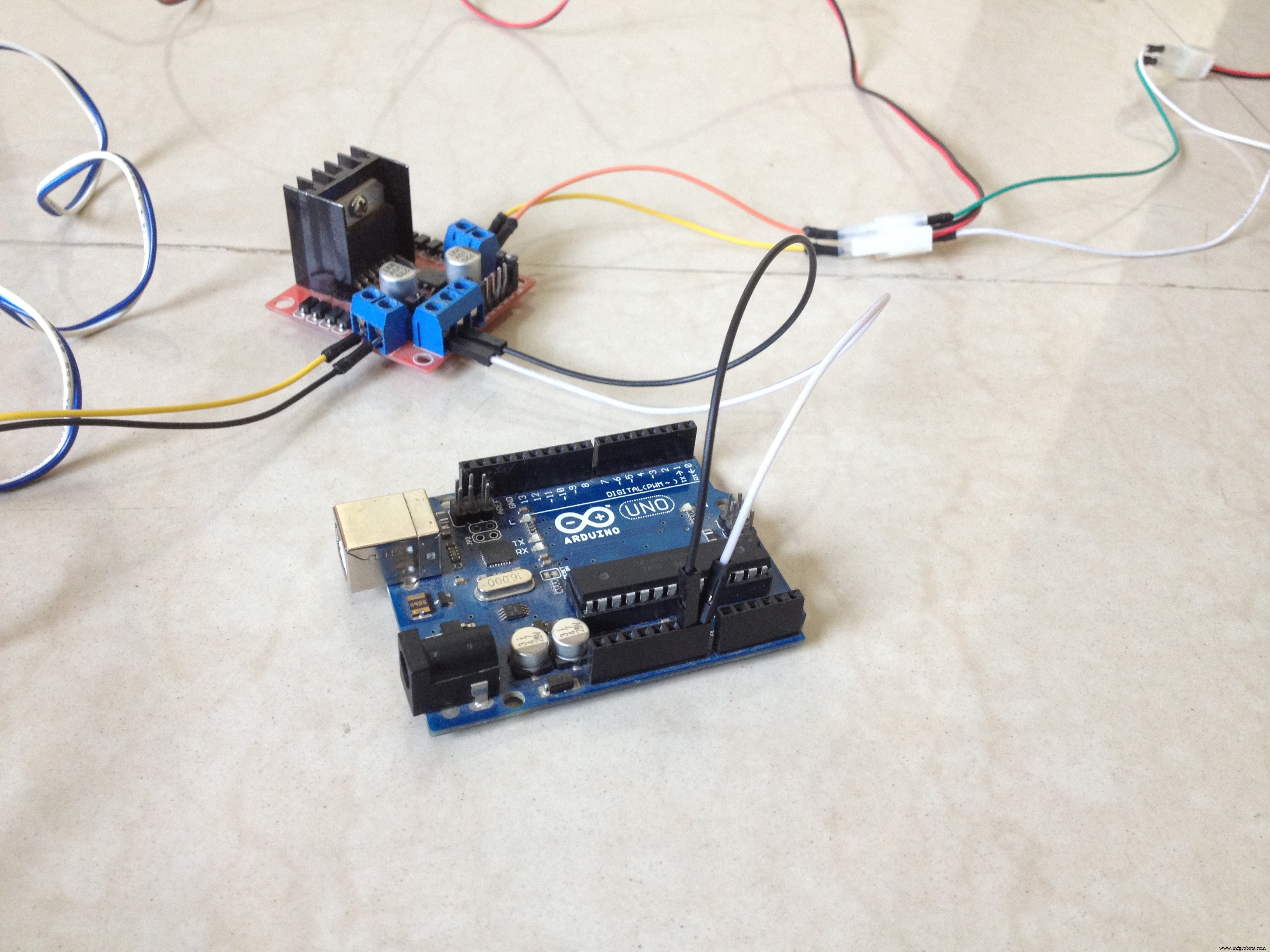 Slim Geautomatiseerd Modelspoorlayout met Inhaalspoor – Arduino Gestuurd
