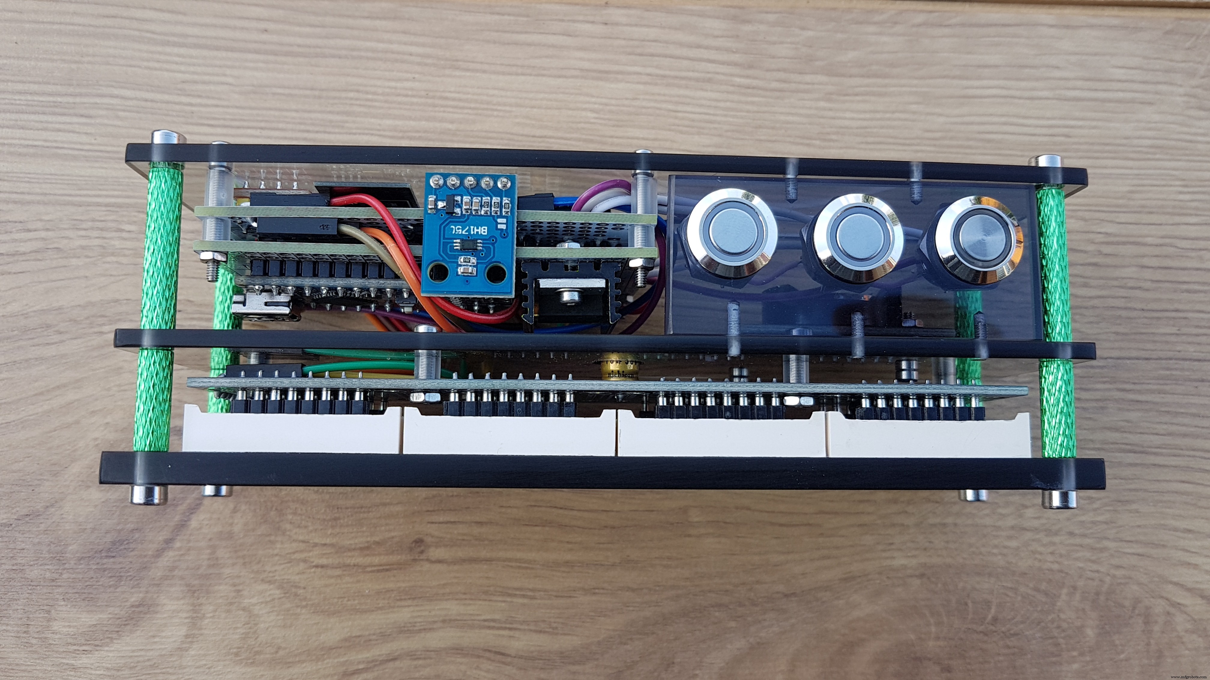 Hoog-precieze LED-matrix klok met DS3231 RTC, BME280 weerdata, BH1750 lichtsensor & ESP01 NTP-synchronisatie