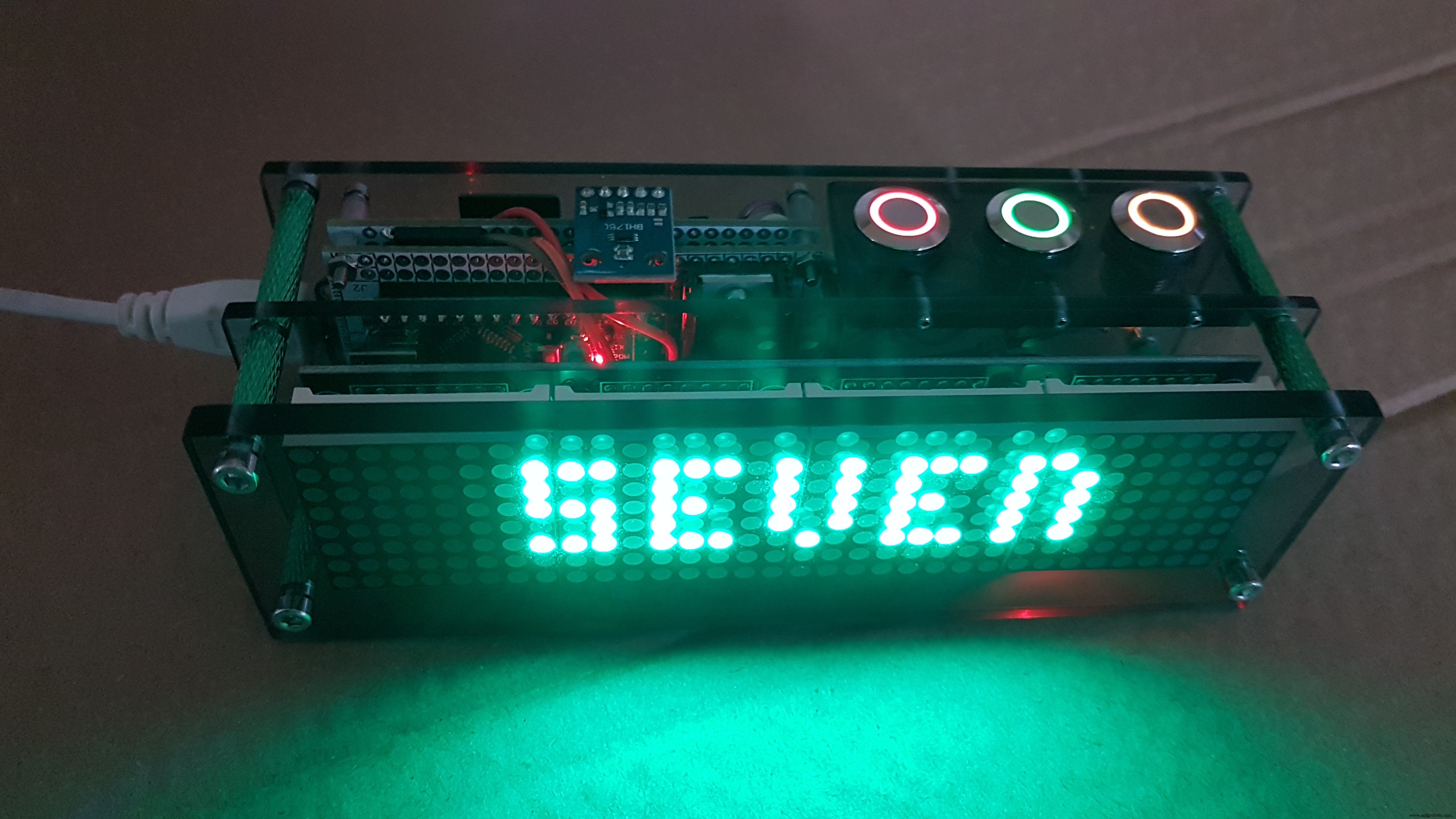 Hoog-precieze LED-matrix klok met DS3231 RTC, BME280 weerdata, BH1750 lichtsensor & ESP01 NTP-synchronisatie