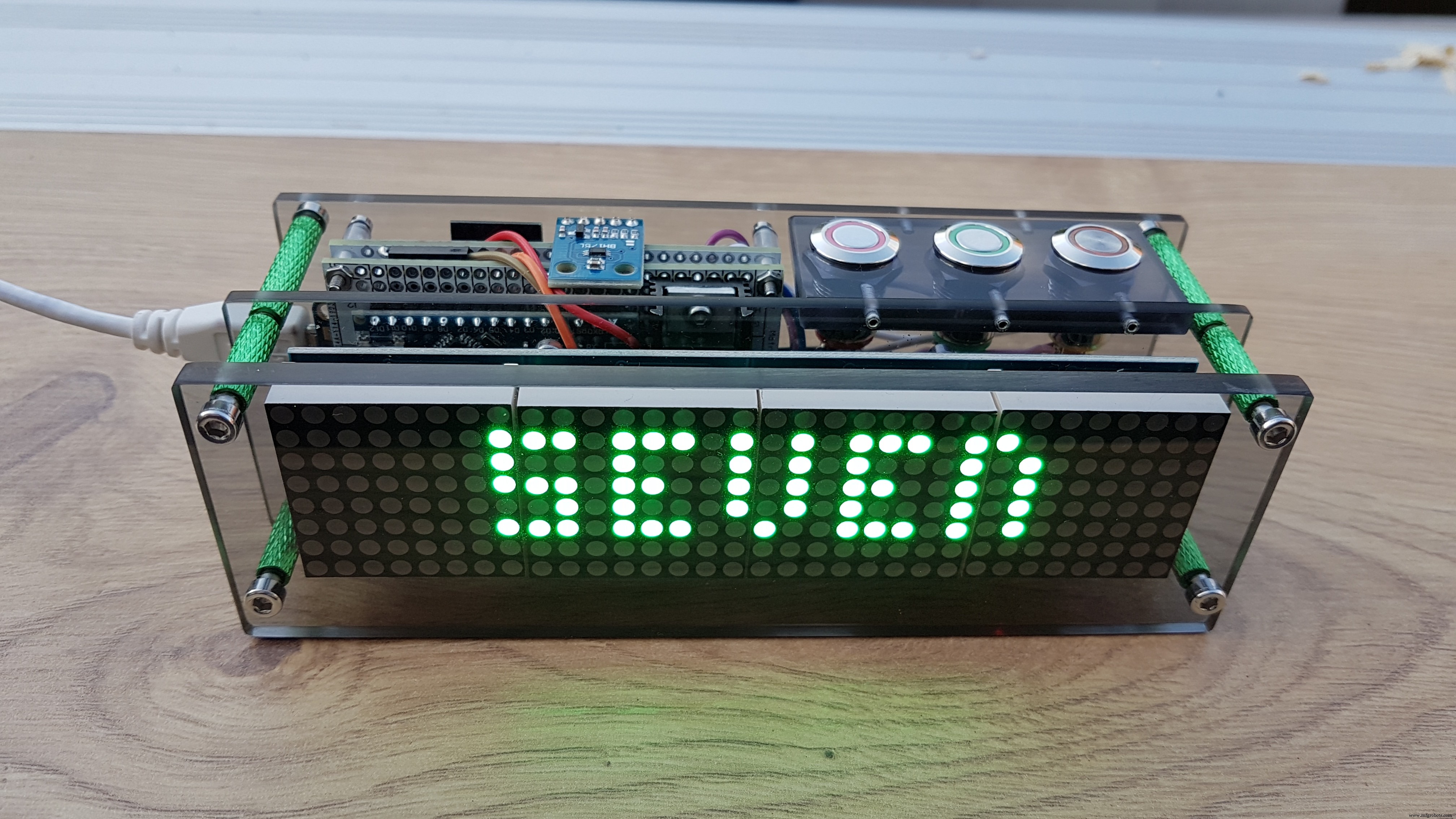 Hoog-precieze LED-matrix klok met DS3231 RTC, BME280 weerdata, BH1750 lichtsensor & ESP01 NTP-synchronisatie