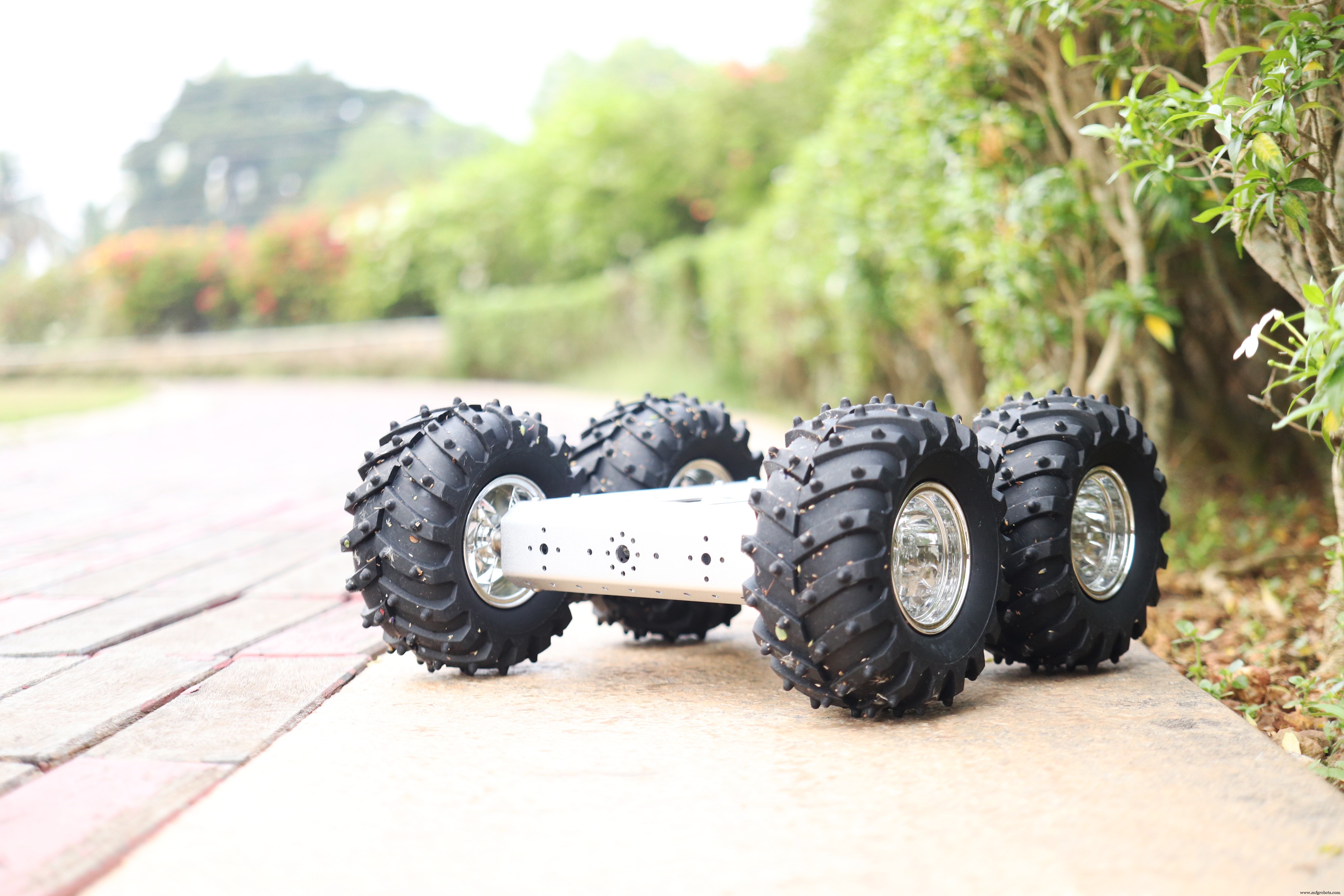 Bouw Je Eigen RC Monster Truck: De Badland Brawler Aangedreven door Arduino