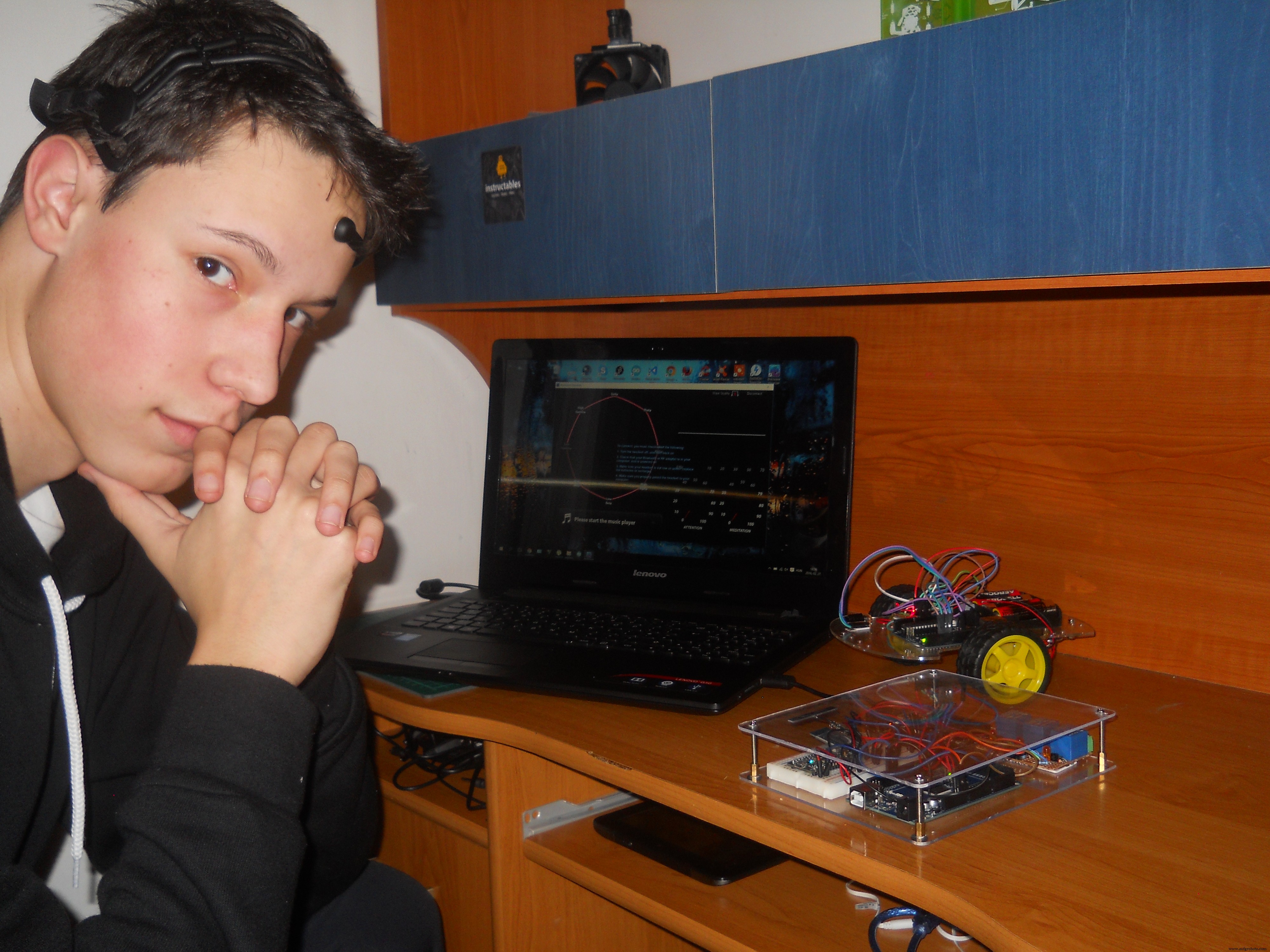 Uw Robot Besturen met Hersengolven: Uitgebreid Arduino Project