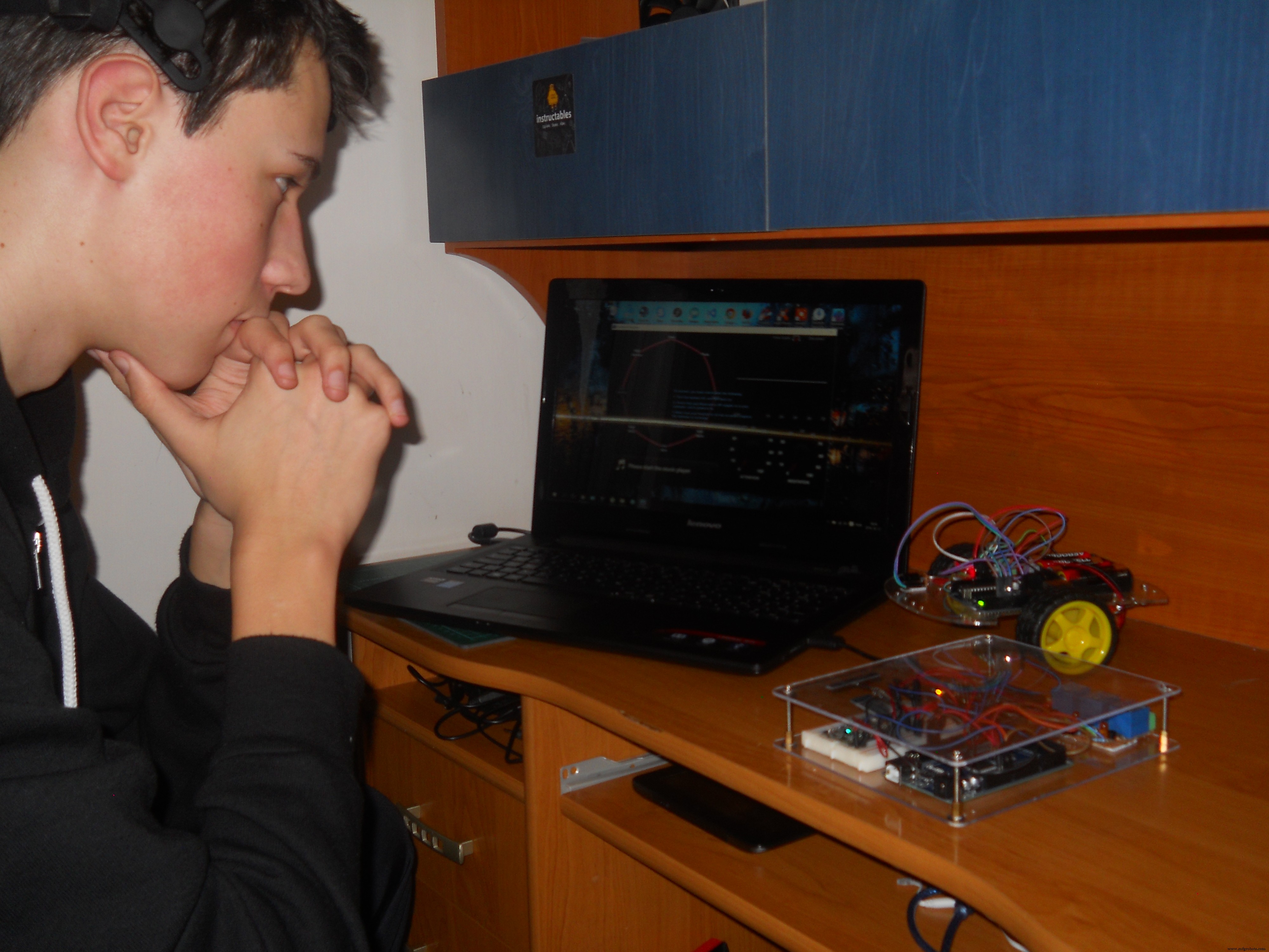 Uw Robot Besturen met Hersengolven: Uitgebreid Arduino Project