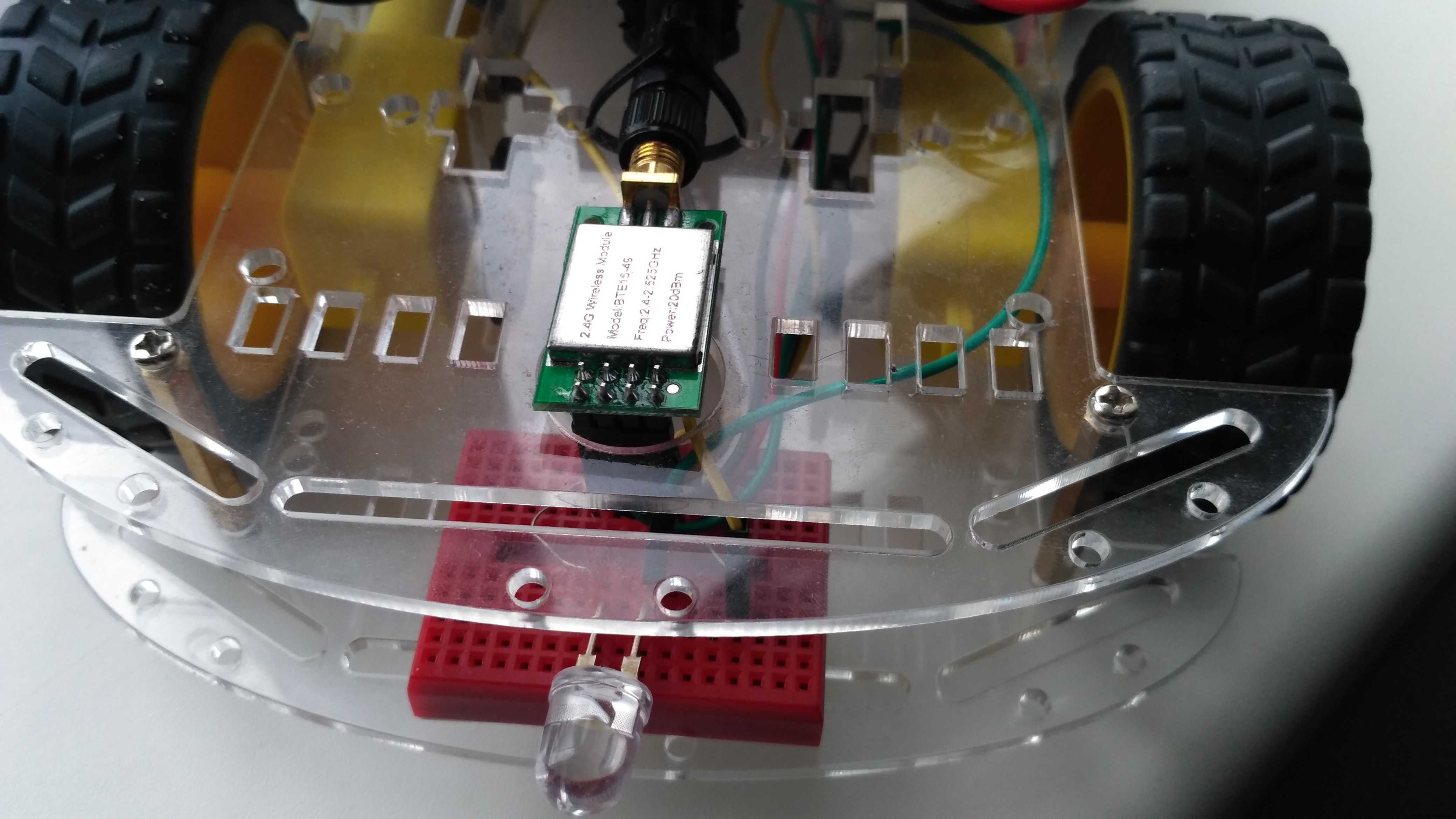 Arduino 4WD RC-auto: complete onderdelenlijst en bouwhandleiding