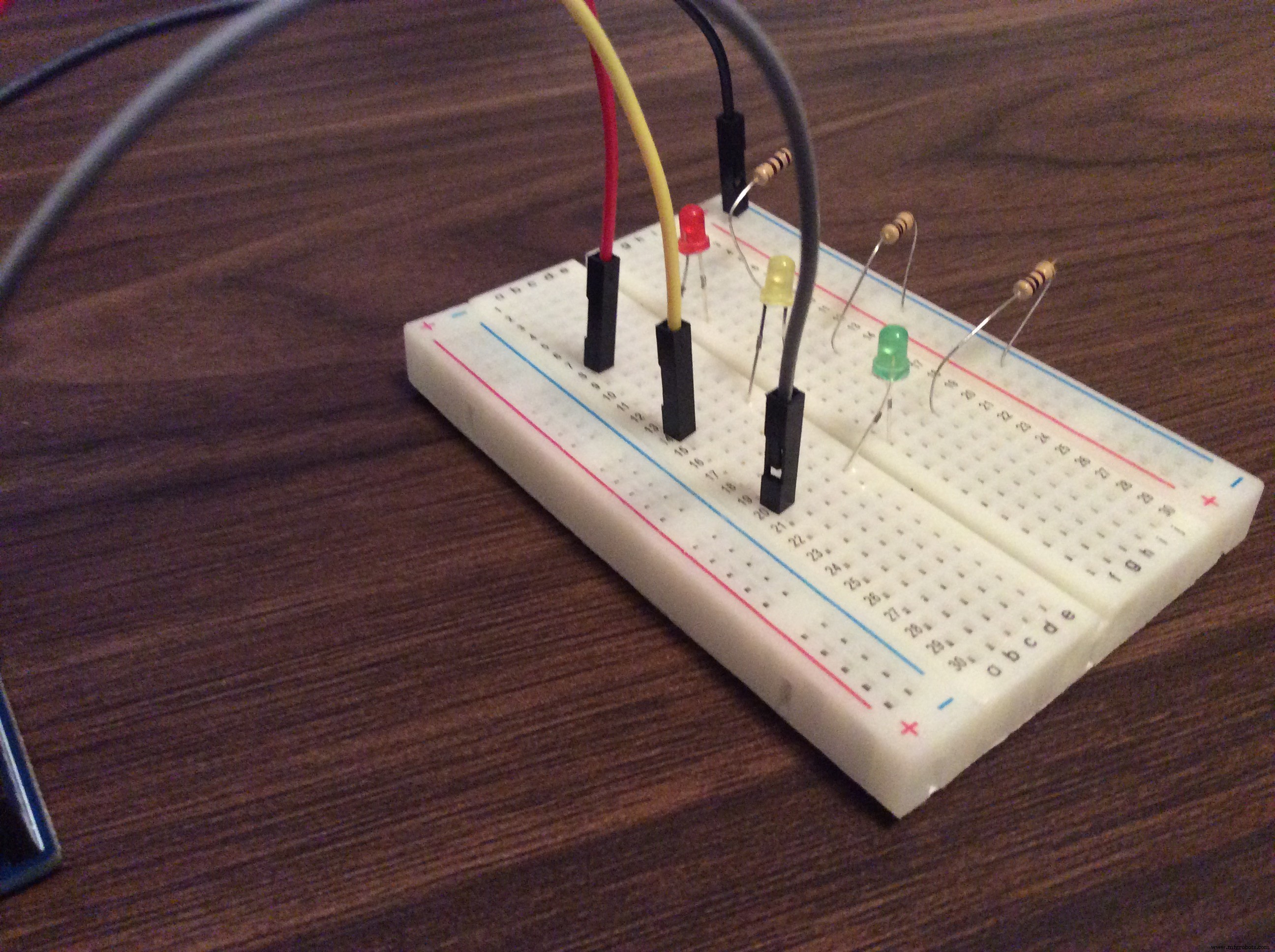Realistische verkeerslichtsimulator bouwen met Arduino UNO