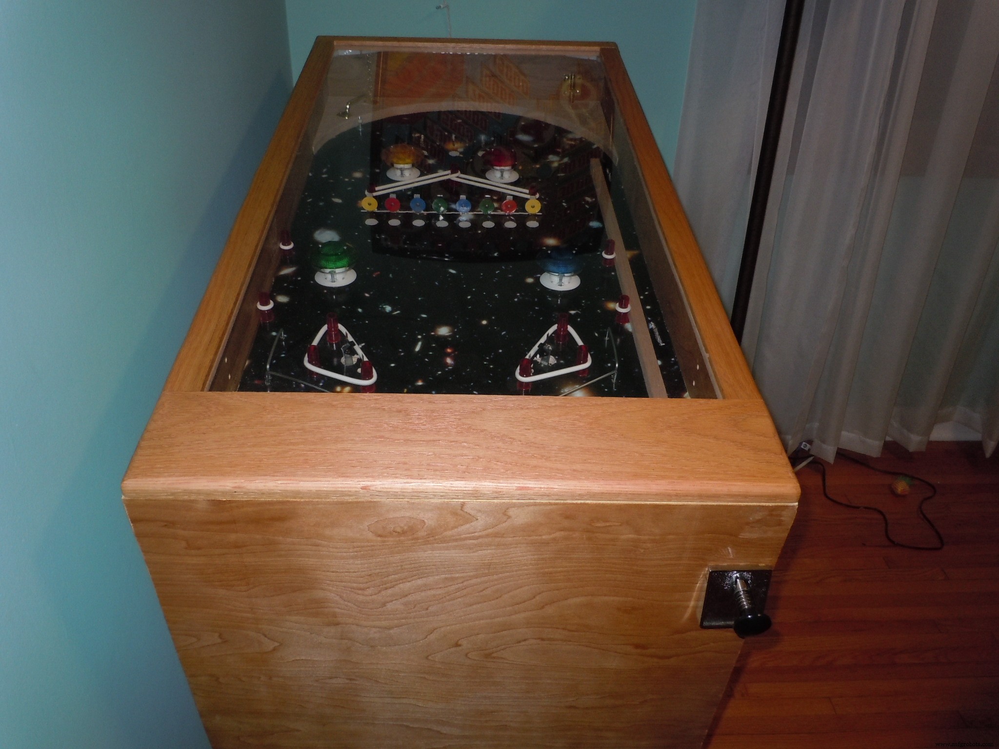 Bouw een Arduino-aangedreven Flipperautomaat: DIY-gids