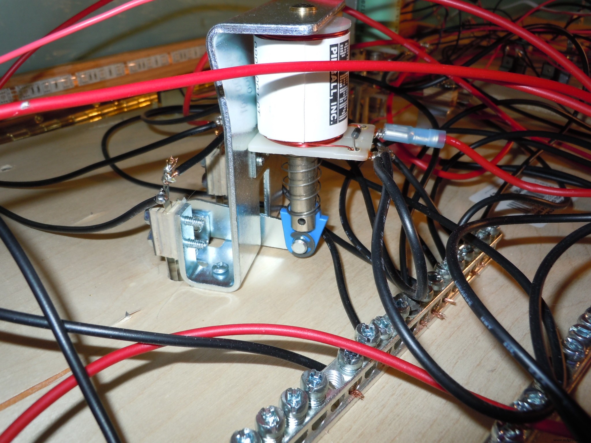 Bouw een Arduino-aangedreven Flipperautomaat: DIY-gids