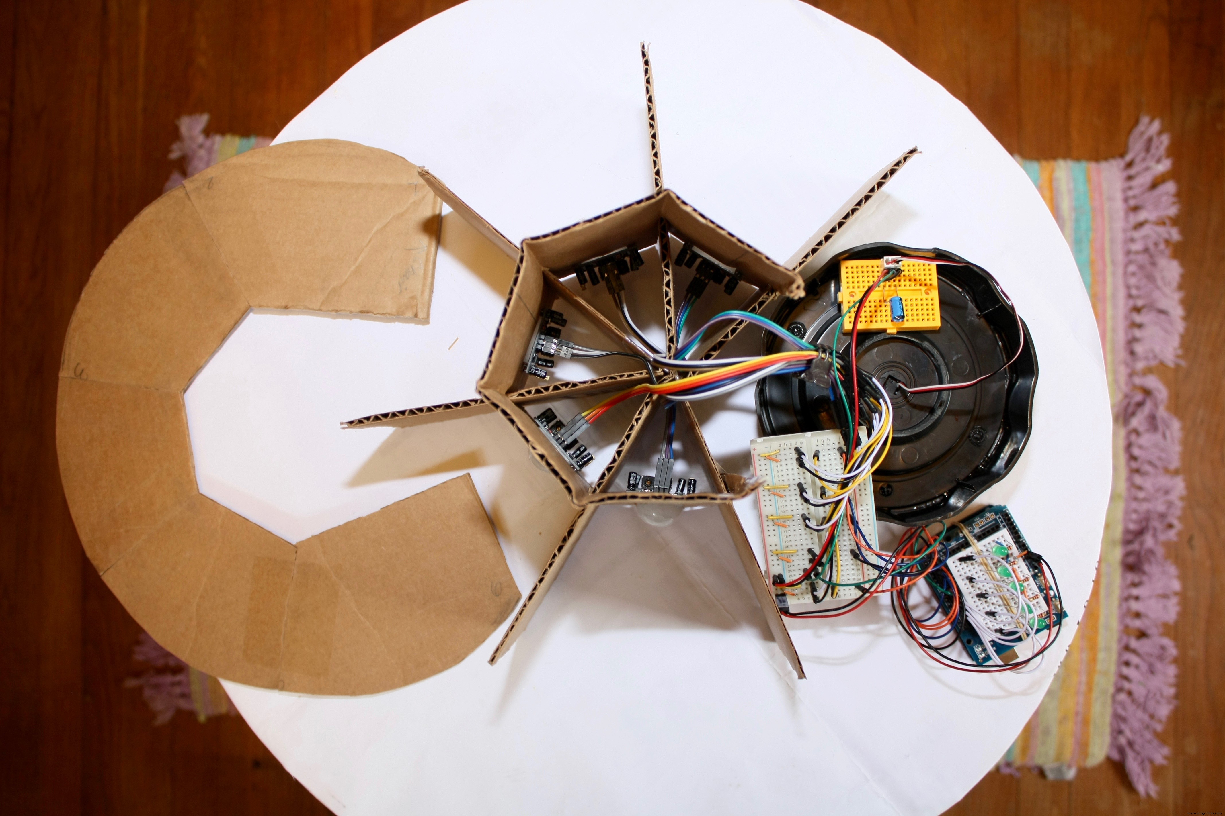 Geautomatiseerde Motion-Tracking Camera Basis met Arduino en Servo Besturing