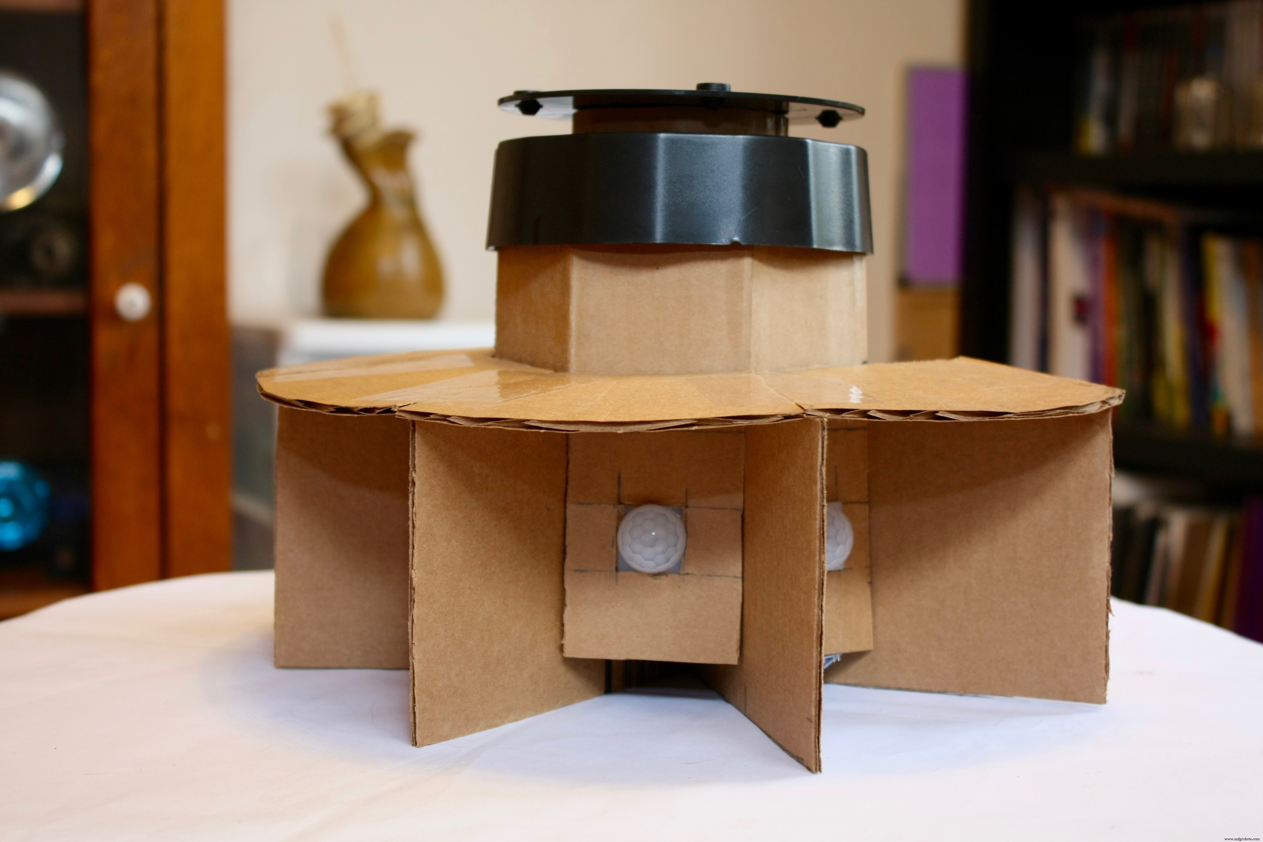 Geautomatiseerde Motion-Tracking Camera Basis met Arduino en Servo Besturing