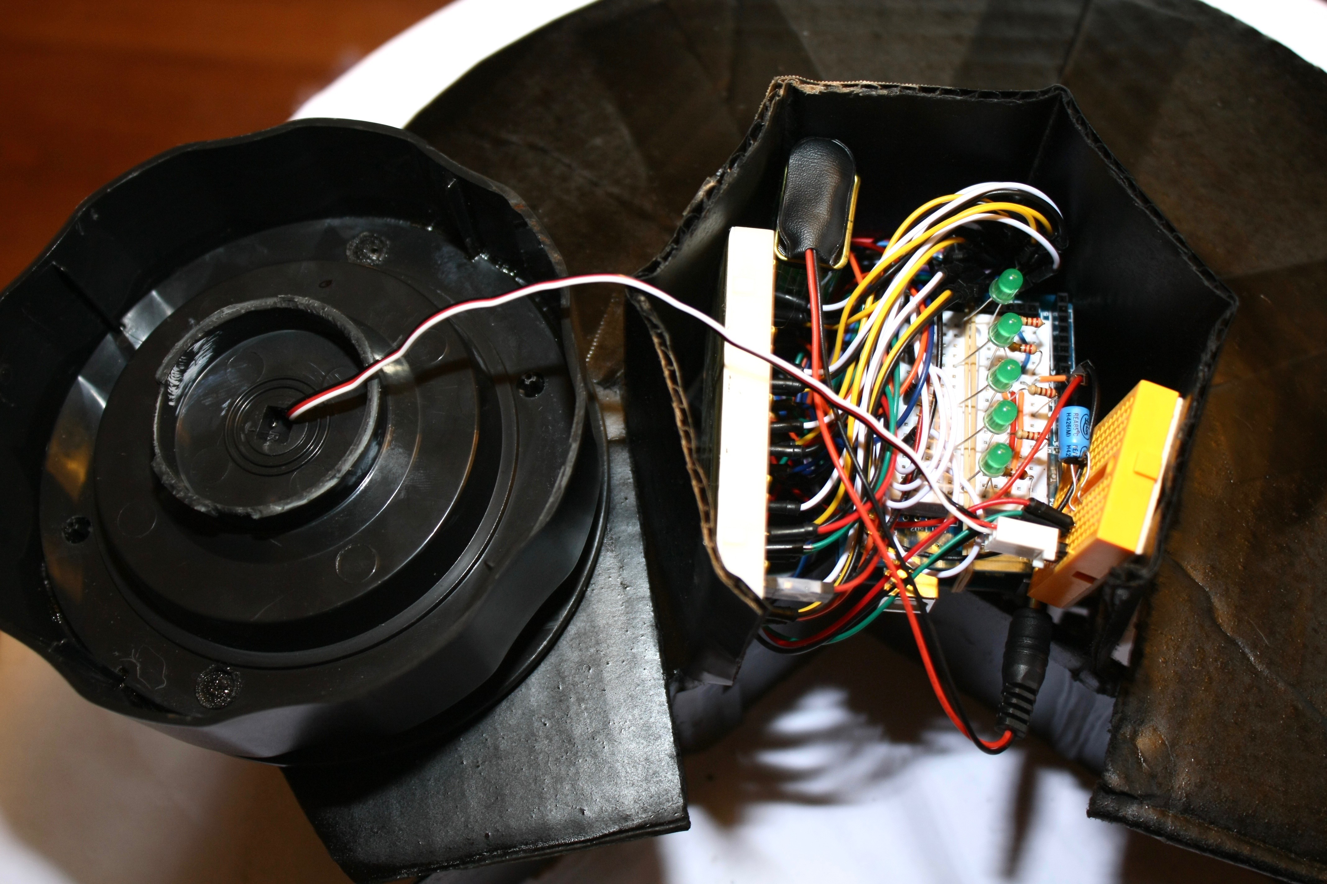 Geautomatiseerde Motion-Tracking Camera Basis met Arduino en Servo Besturing
