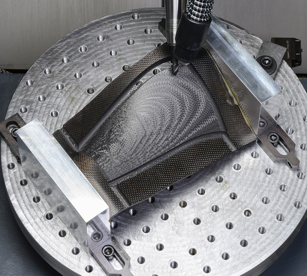 Fraunhofer IPT innoveert met thermoplastische composieten voor waterstofopslag, vliegtuigmotoren en meer
