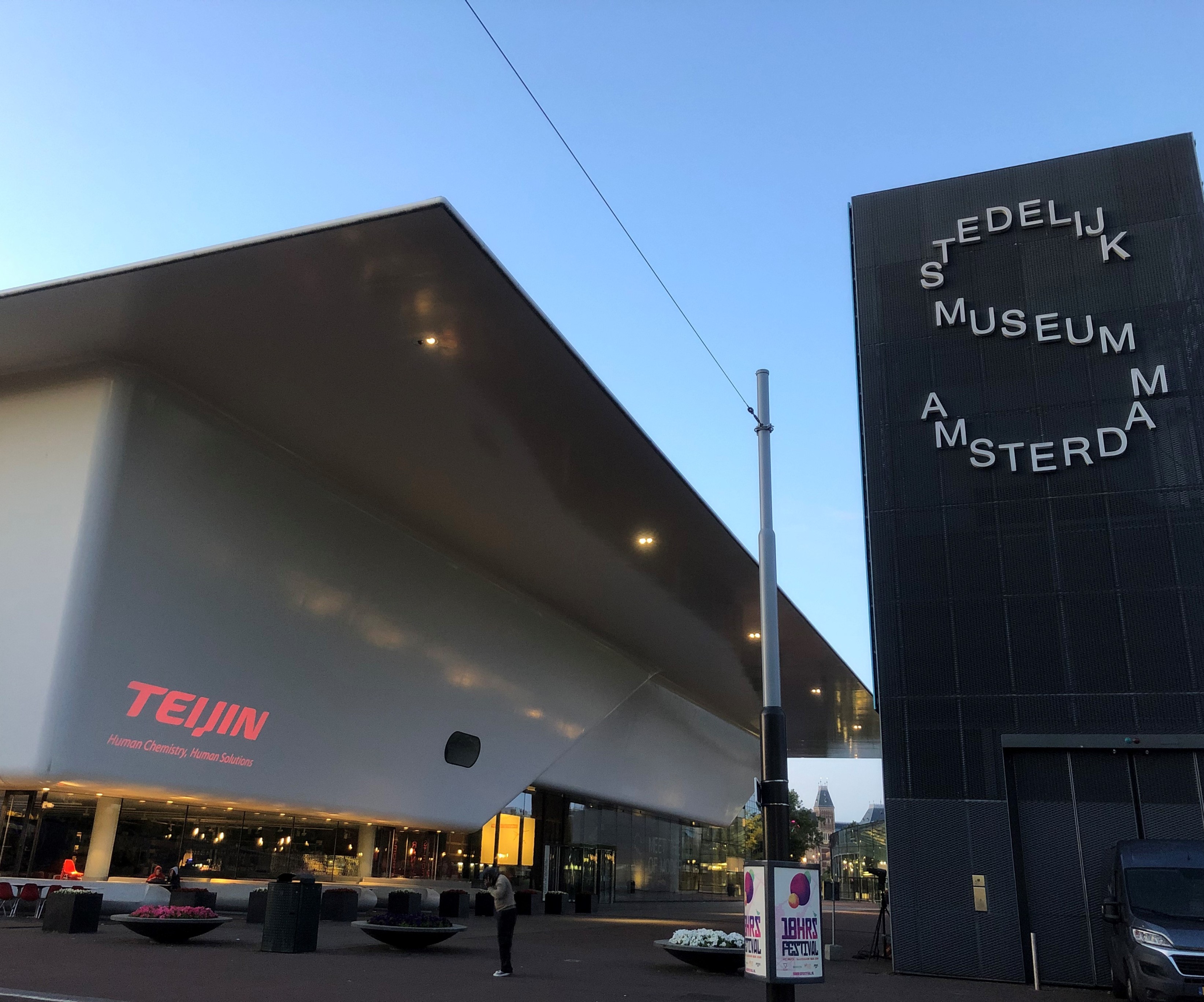 Teijin Aramid & Koolstofvezels Stijlen Nieuwe Stedelijk Museum Amsterdam Gevel – Werelds Eerste Grootschalige Composietstructuur