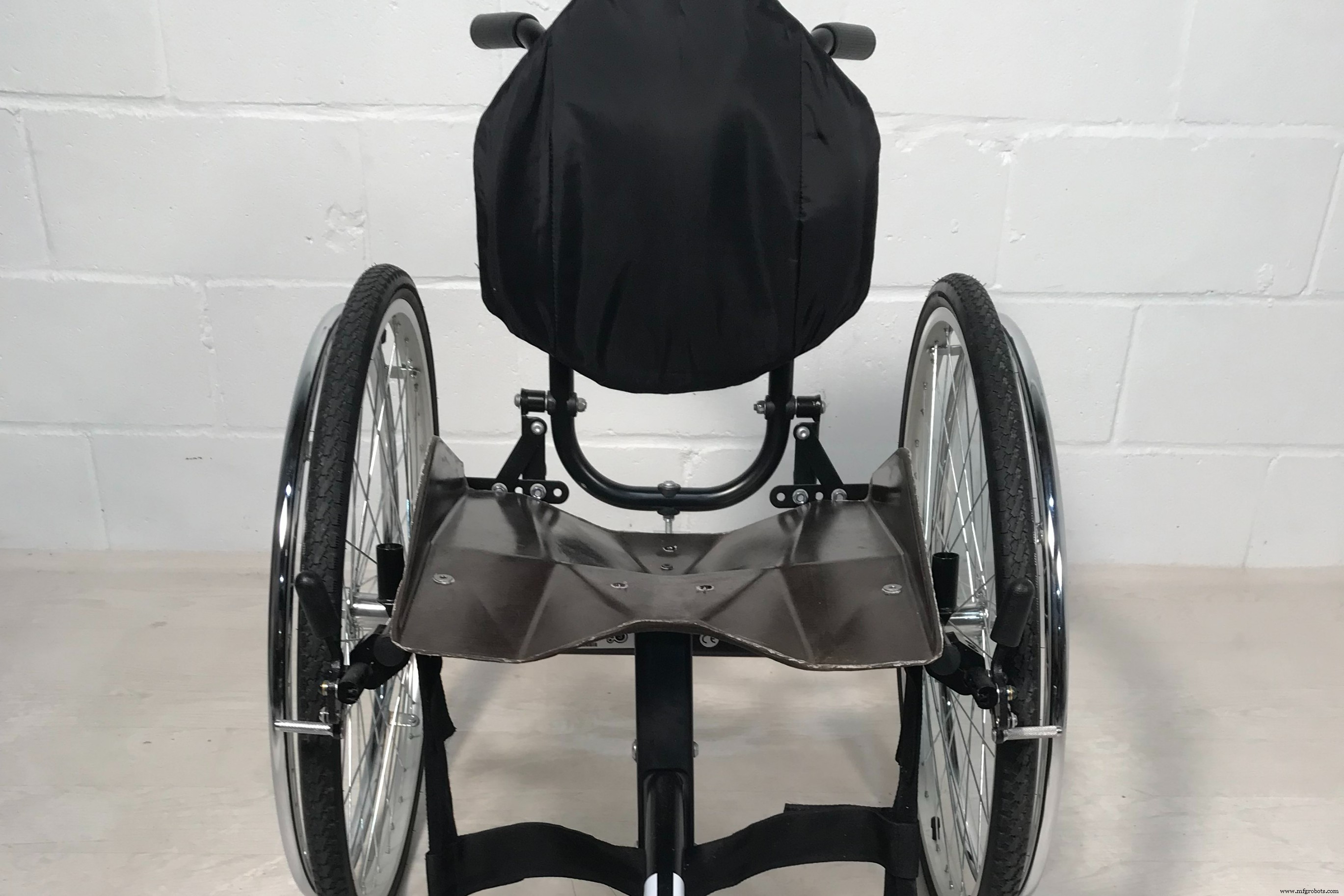 Eco-vriendelijk composiet rolstoelzitje verbetert mobiliteit voor gehandicapten in ontwikkelingslanden