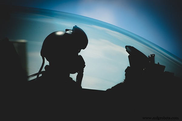 Militaire luchtvaartinstrumenten van Aero-Tec: Precisie bedieningspanelen voor vliegtuigen en simulators