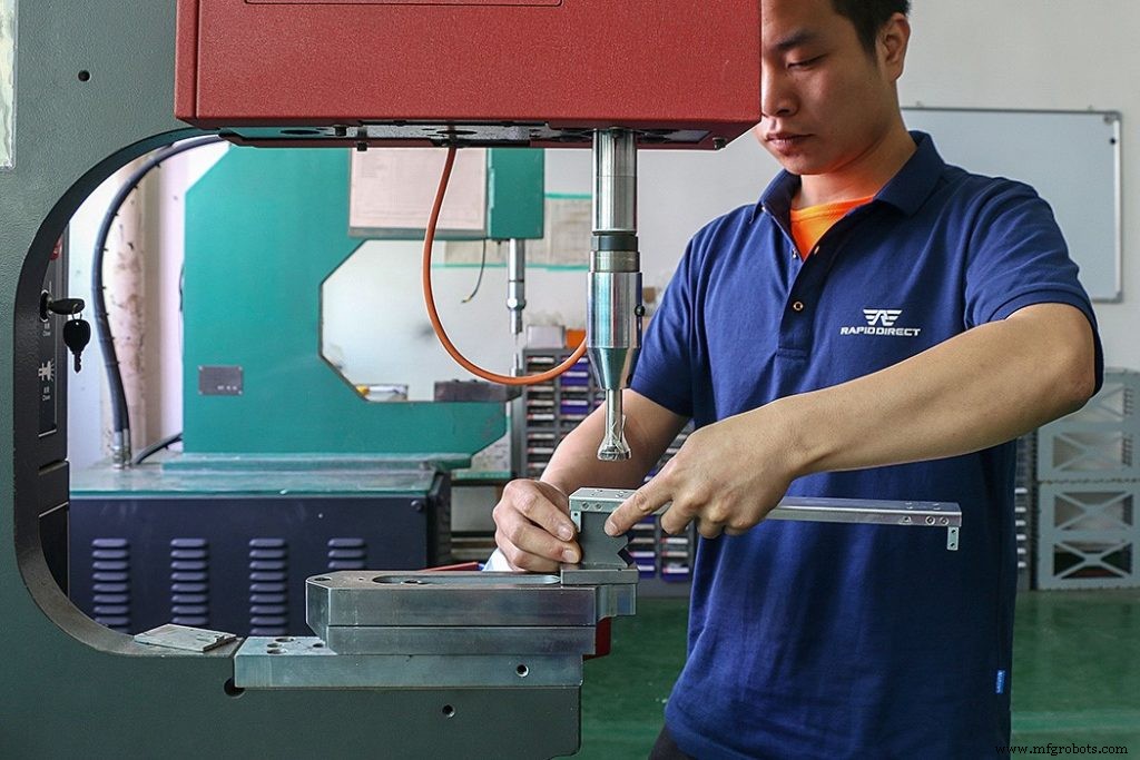 Van Ontstaan Tot Innovatie: De Evolutie van CNC-Bewerking Getraceerd