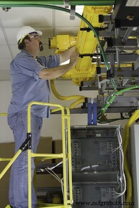 Essentiële Gids voor het Kiezen van Duurzame Metalen Labels voor Uw Apparatuur