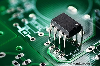 De Cruciale Rol van Plated Through-Hole (PTH) Technologie in Moderne PCB-fabricatie