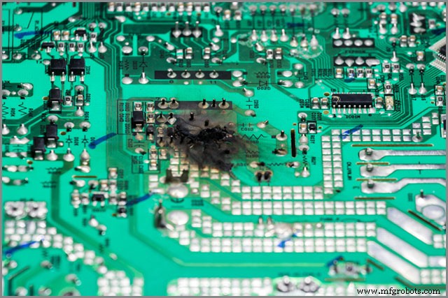 De Cruciale Rol van Plated Through-Hole (PTH) Technologie in Moderne PCB-fabricatie