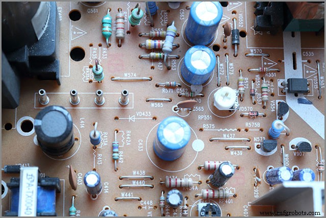 De Cruciale Rol van Plated Through-Hole (PTH) Technologie in Moderne PCB-fabricatie