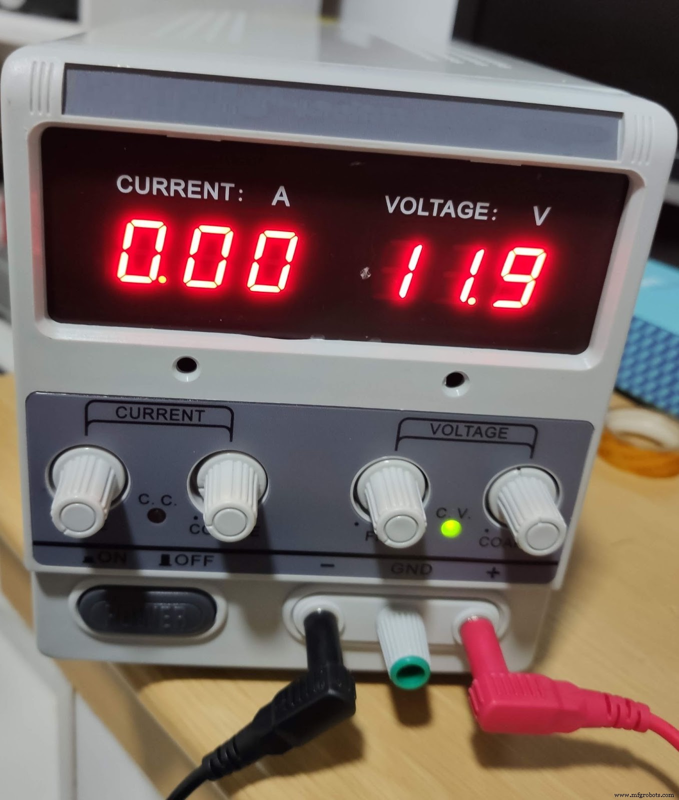 Bouw een betrouwbare LED-spanningsindicator: 4 eenvoudige DIY-projecten