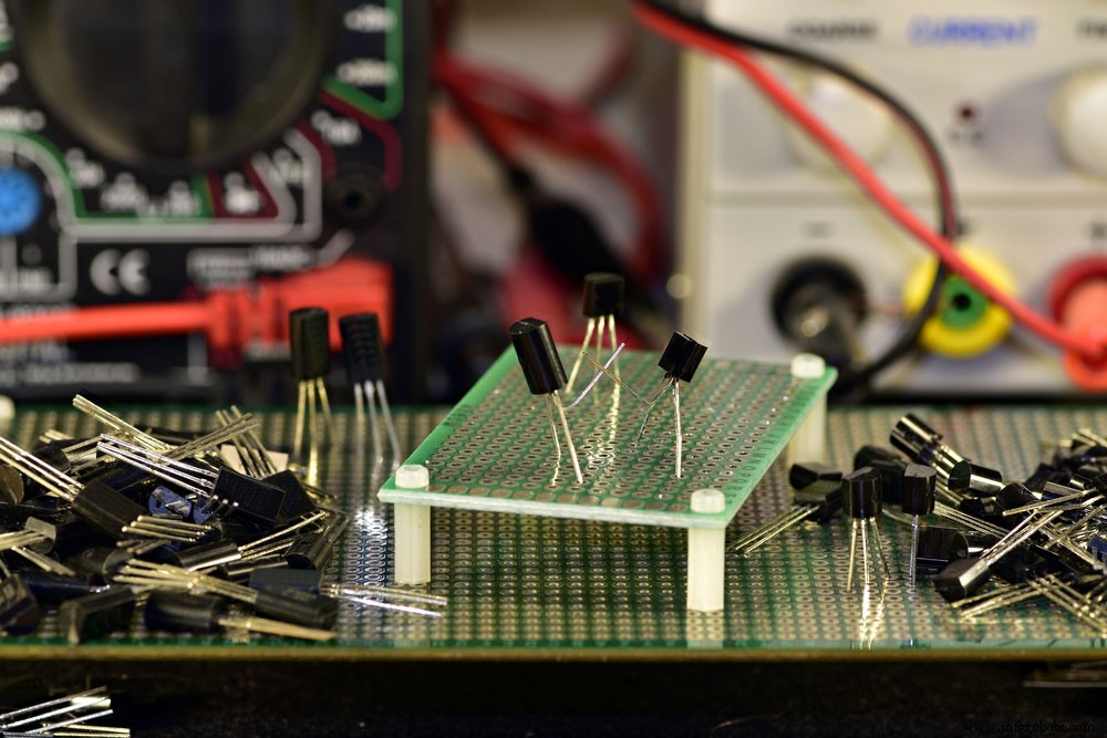 SL100-transistor uitgelegd: ontwerp, specificaties en toepassingen