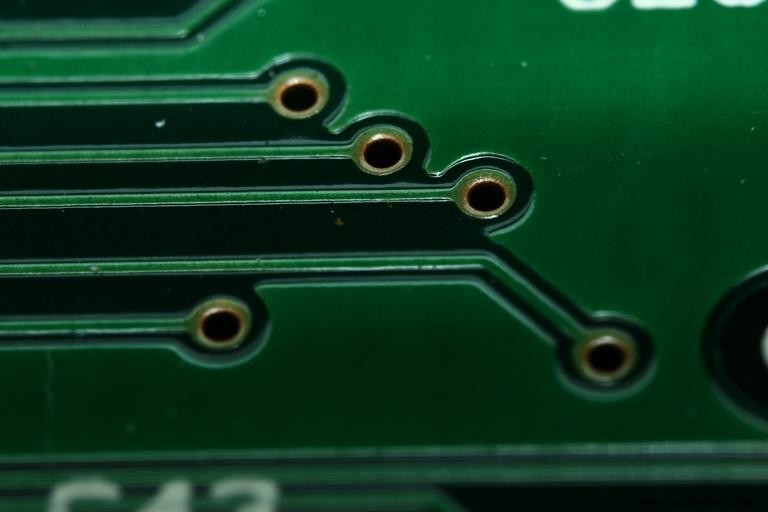 PCB Crosstalk Uitgelegd: Oorzaken, Effecten en Effectieve Tegenmaatregelen