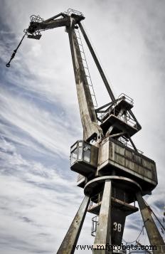 Derrickkranen uitgelegd: hoe ze werken & waar ze gebruikt worden