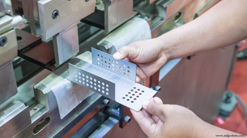 Bladmetaal Buigen Revolutioneren met Robotica: Efficiëntie & Veiligheid Verhogen
